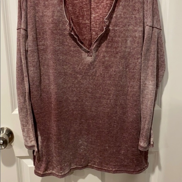 AEO Oversized Distressed Waffle Knit Henley - Picture 5 of 11